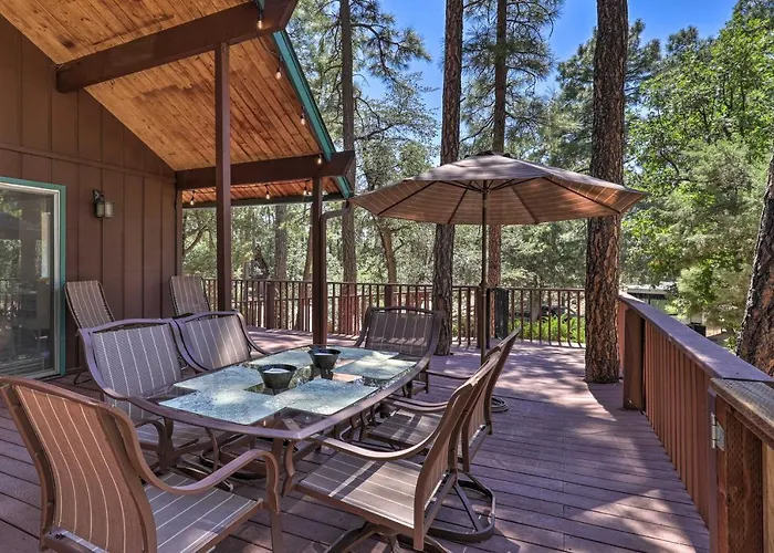 Holiday home Deck W/ Wooded Views: Rustic-chic Cabin! *
