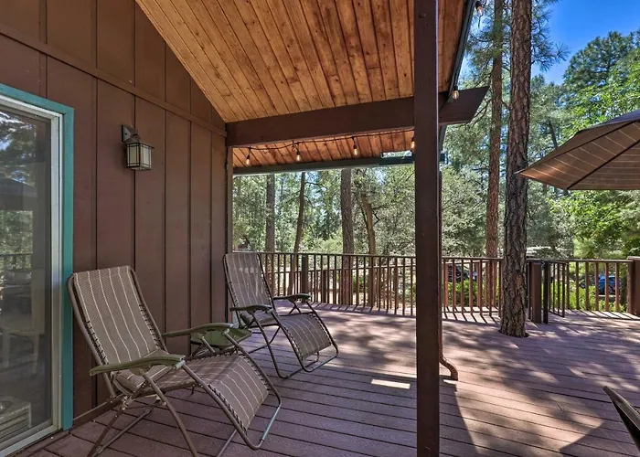 Holiday home Deck W/ Wooded Views: Rustic-chic Cabin!
