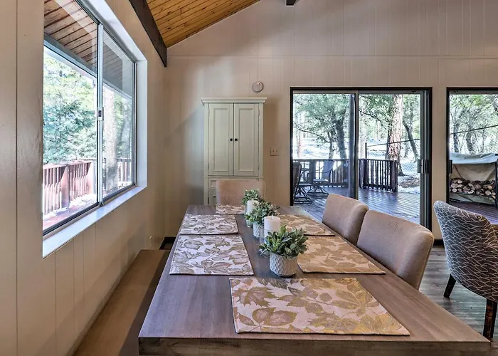 Deck W/ Wooded Views: Rustic-chic Cabin! Holiday home